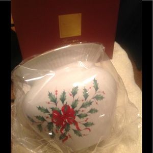 Lenox "Holiday" cache pot/planter